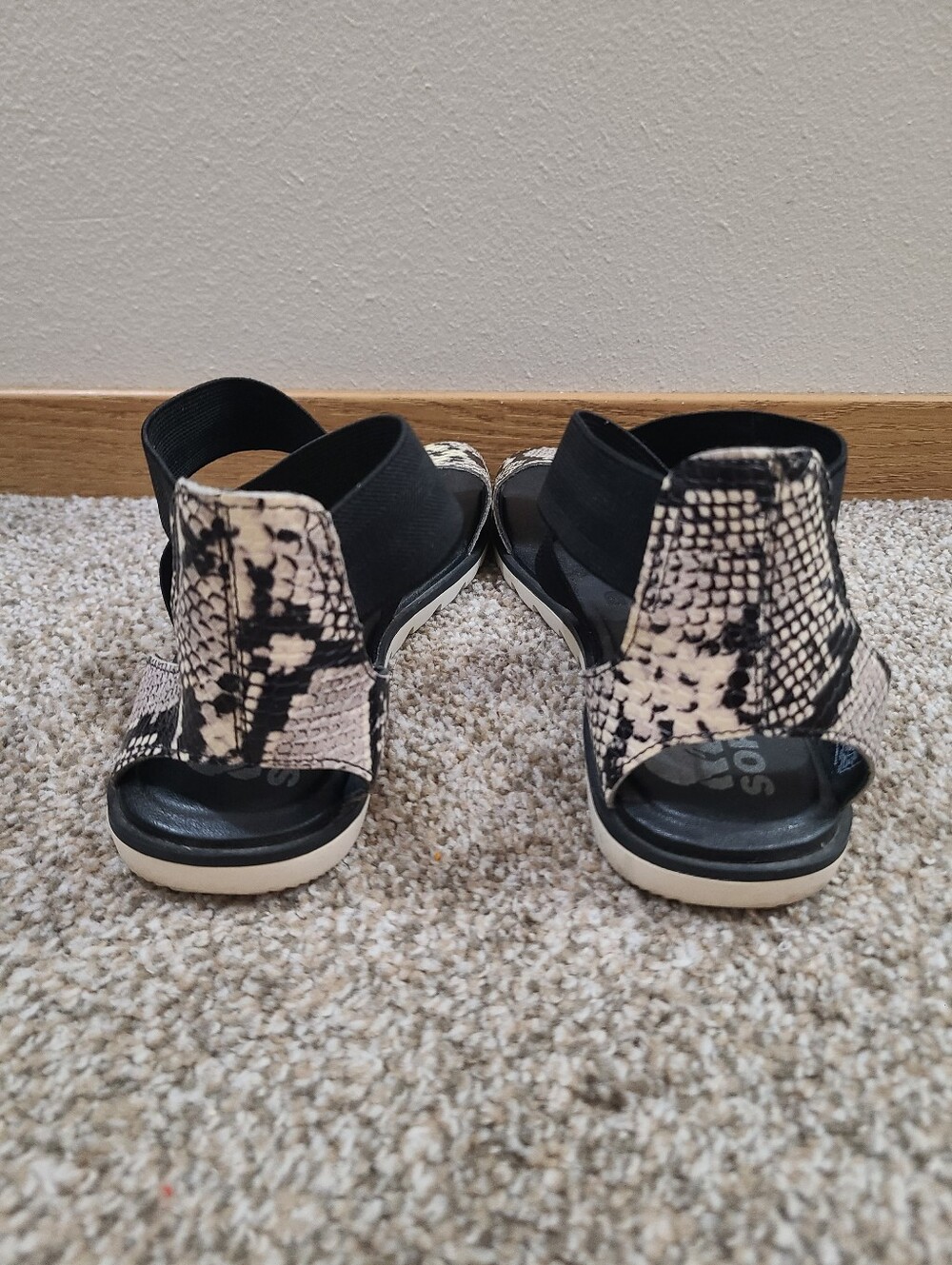 Sorel Ella II Black Leather Snakeskin Print Ankle Strap Flat Sandals - Picture 5 of 6